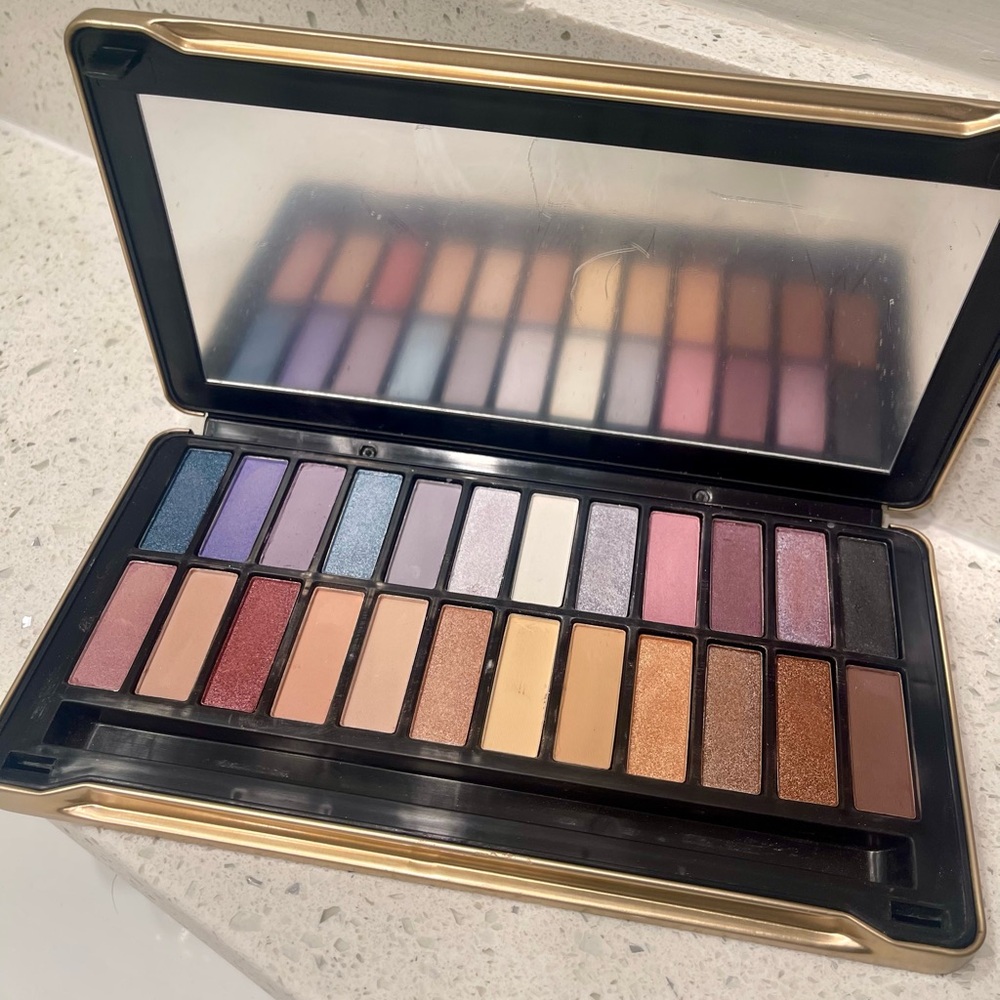 NB Giordano 24  Eyeshadow Collection